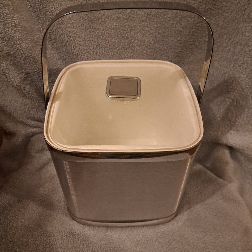 ELEGANT Vtg. 1950's Metallic  Silver Rectangular ICE Bucket W/ LID